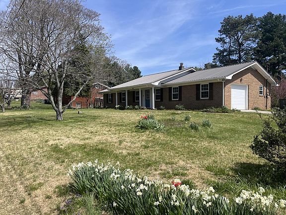 3rd image of 654 Dogwood Ln