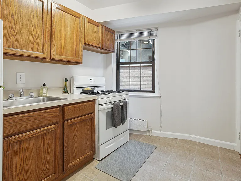 Standard Package Eat-In Kitchen