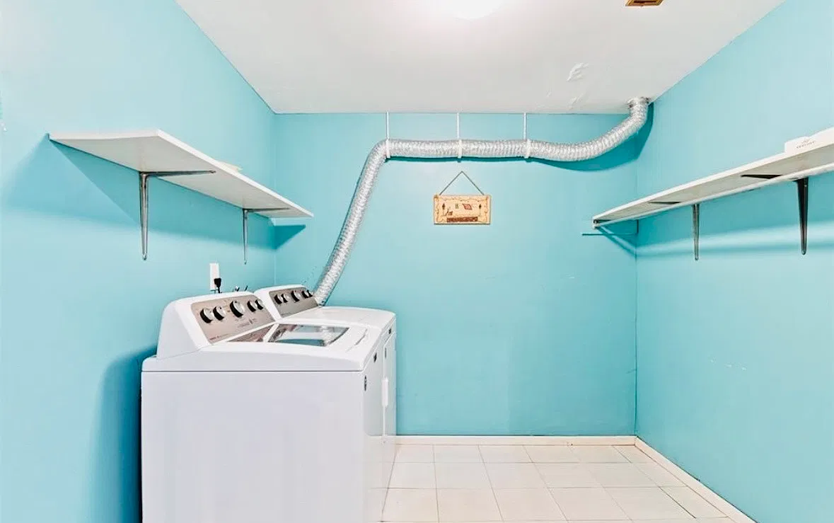 2 bed, 924 sqft, $1,700 — Photo 2