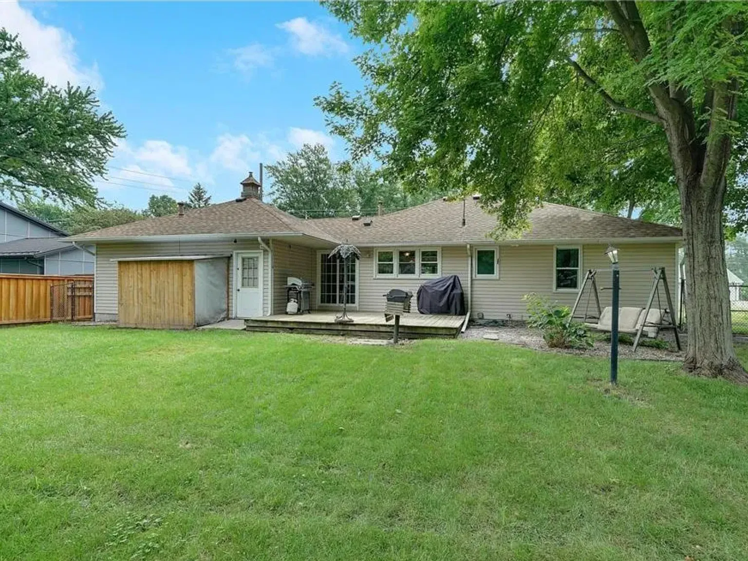 3 bed, 1938 sqft, $3,200 — Photo 2