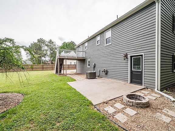 3rd image of 63 Macarthur Dr