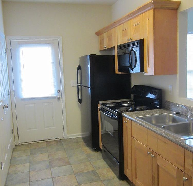 1st image of 223 Chancery Ln