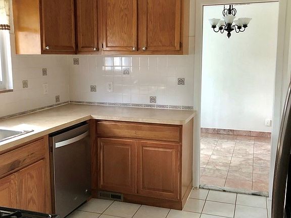 2nd image of 121 Highland Dr