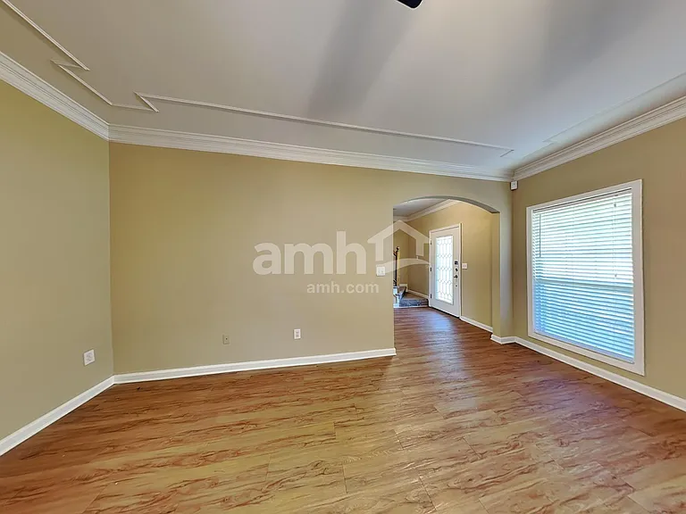 620 Claredon Ct — Photo 9