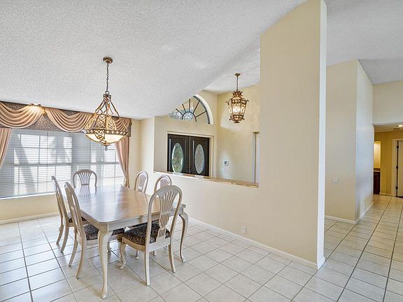 5th image of 7923 S Woodridge Dr