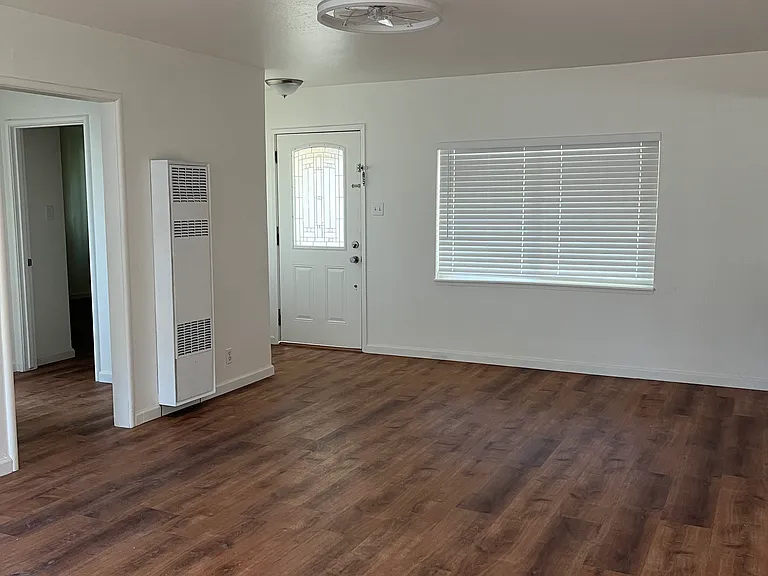 2546 Lessley Ave — Photo 7