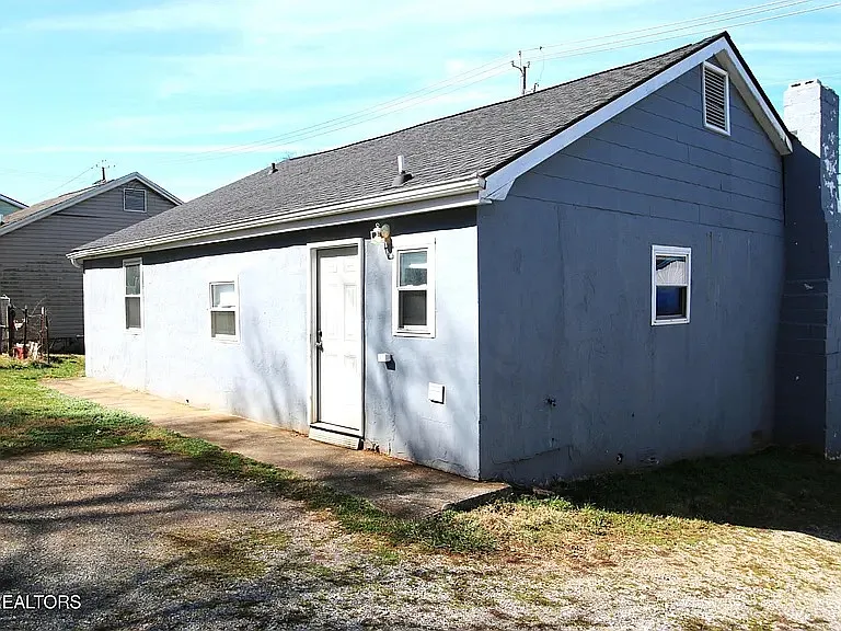 3 bed, 1102 sqft, $2,000 — Photo 4