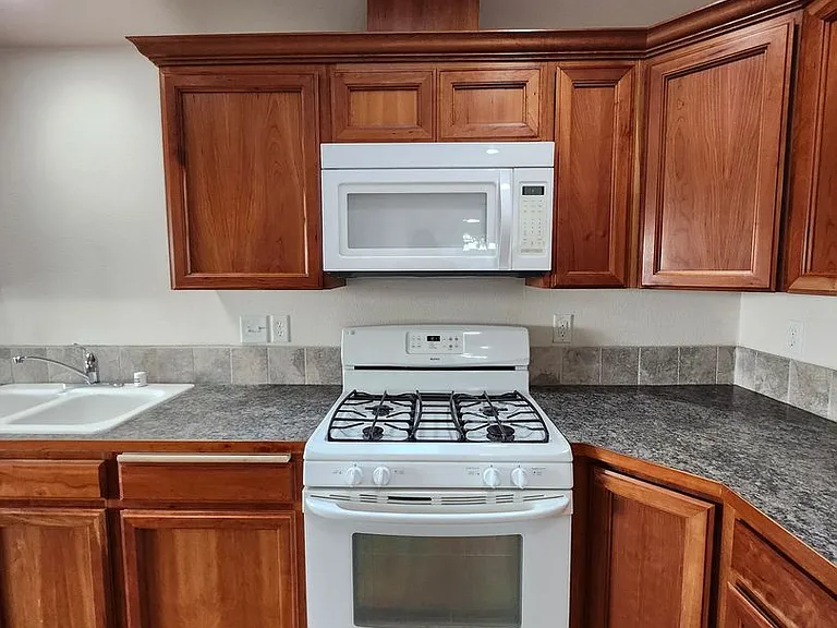 5811 Austin Ct — Photo 9