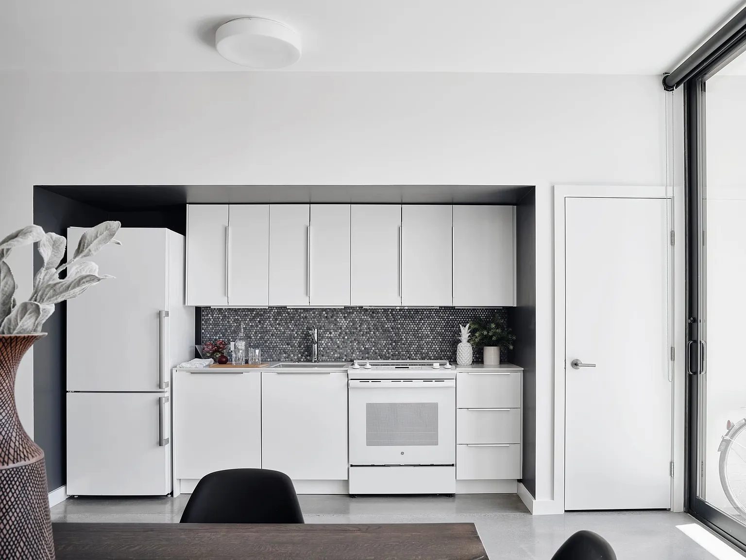 The Hollyhock Apartments — Photo 3