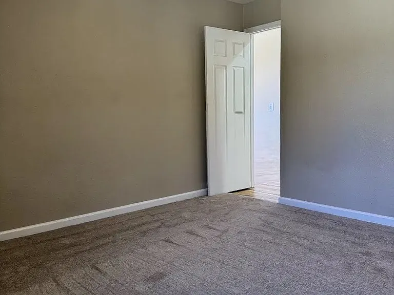 131 Primrose Dr #C — Photo 2
