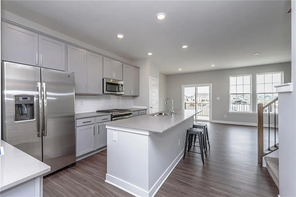 3 bed, 3.5 bath, 1753 sqft, $2,550 — Photo 4