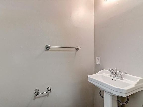 3rd image of 6729 Stuart Ave