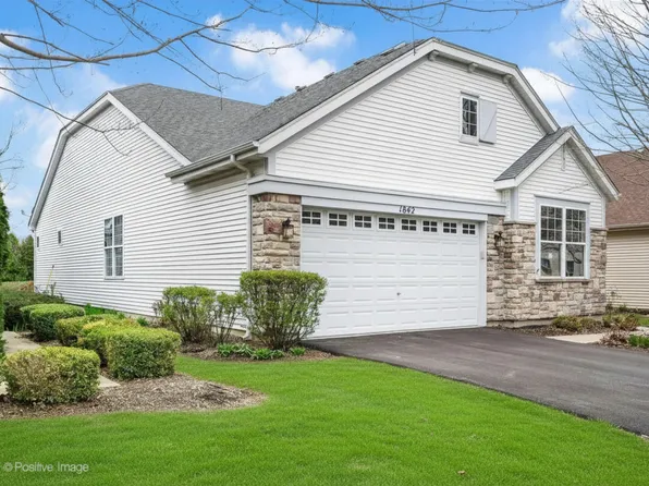 1842 Highbury Ln, Aurora, IL 60502