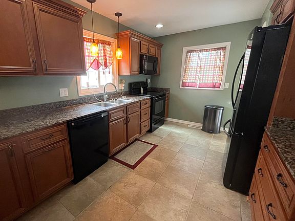 4th image of 1777 McMasters Ave
