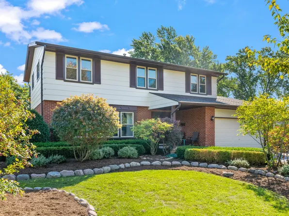 457 S Bennett Ave, Palatine, IL 60067