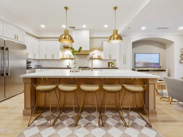 2501 S ROANOKE Street, Gilbert, AZ 85295