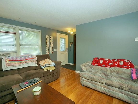 3rd image of 1311 Peppertree Dr