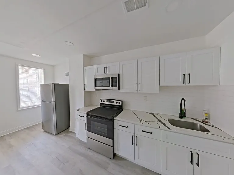 3331 N Howard St — Photo 3