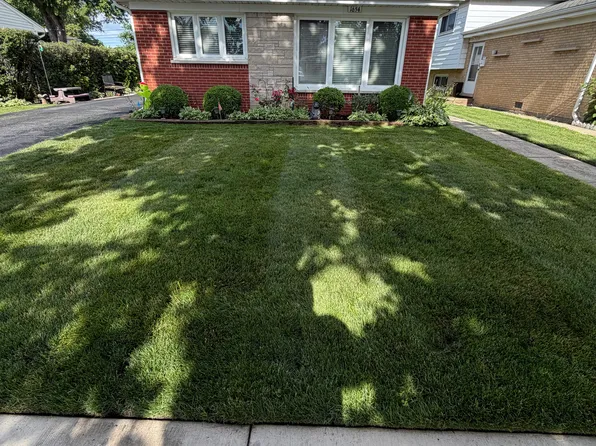 1654 Illinois St, Des Plaines, IL 60018