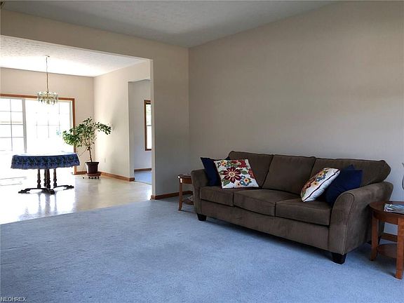 4th image of 3987 Hilltop Dr