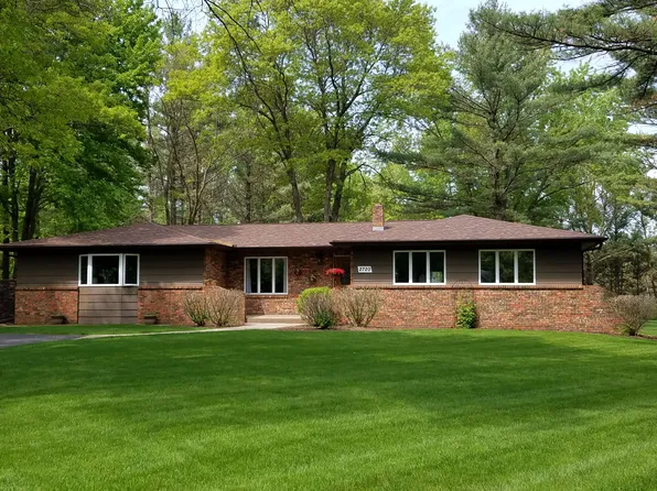 2720 Blueberry Ln, Wisconsin Rapids, WI 54494