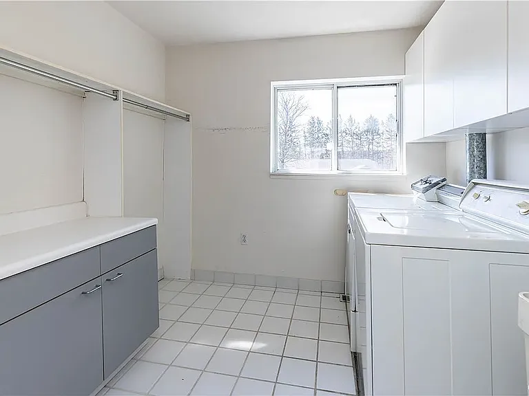 7520 Spectrum Way — Photo 30