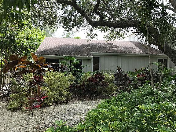 2nd image of 752 Tropical Cir