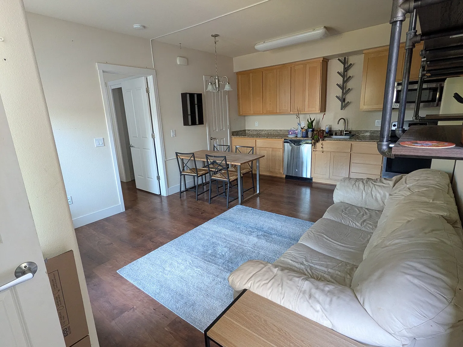 224 Laurel St — Photo 3