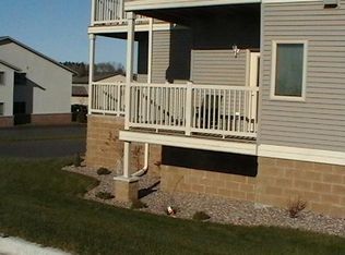 800 Angel Ct, Holmen, WI 54636