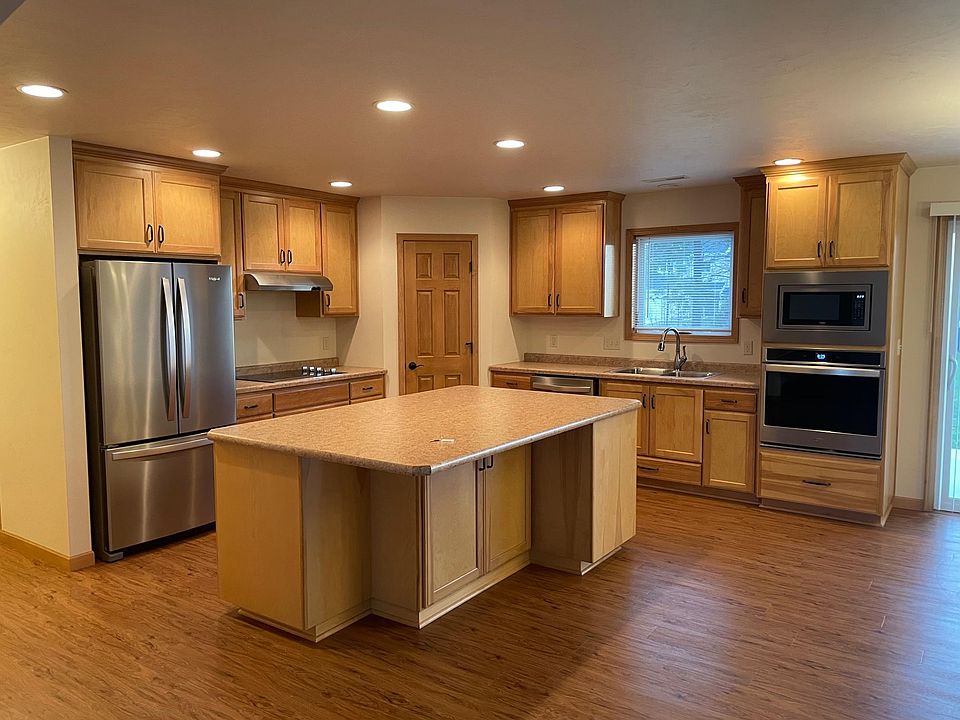 Oversized eat in kitchen, large island, all appliances and large pantry