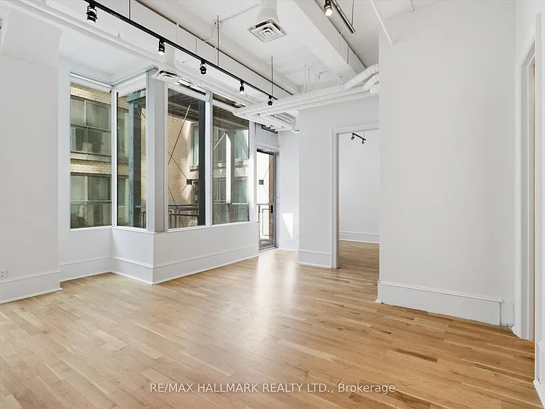 477 Richmond St W #306 — Photo 13