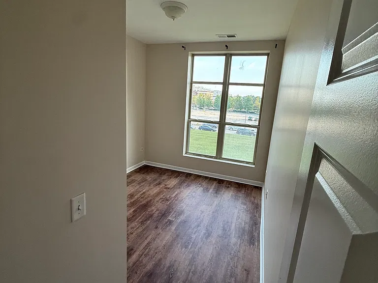 328 E 25th Pl #3W — Photo 7
