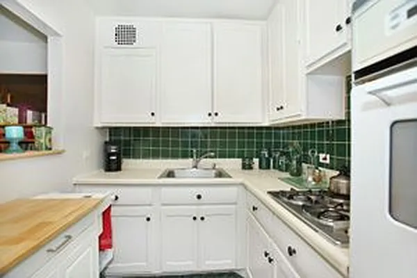 Sold by Douglas Elliman | media 22