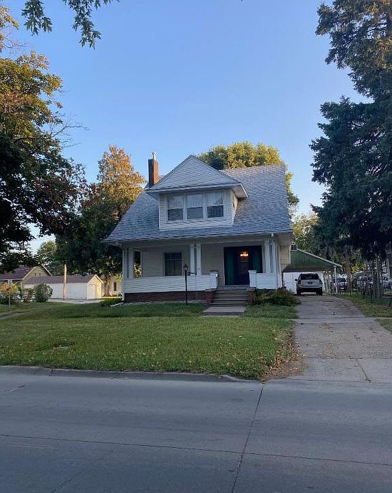 1st image of 202 W Robinson St