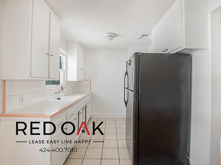 1148 S Sherbourne Dr #5 — Photo 2