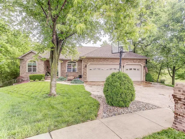 693 Galen Dr, Trenton, IL 62293
