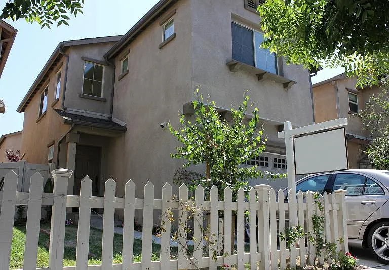 14356 Gilmore St — Photo 3