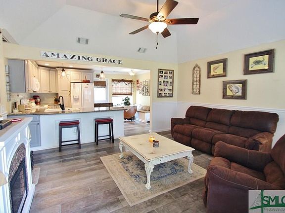 5th image of 377 Abbey Dr