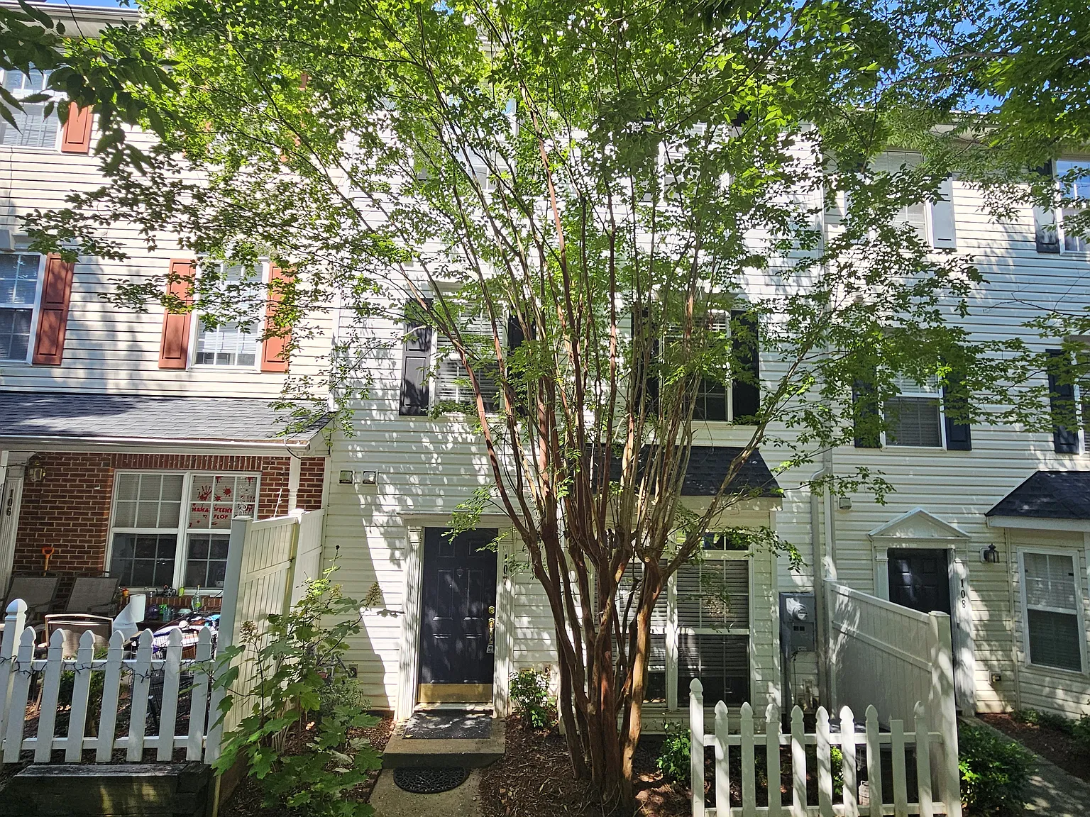 3 bed, 2.5 bath, 1690 sqft, $1,945 — Photo 1