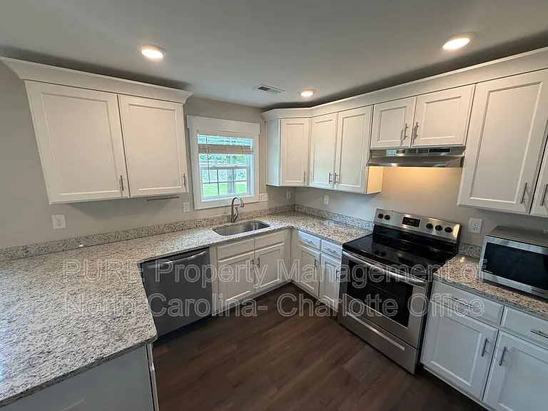 1204 W Airline Ave — Photo 7