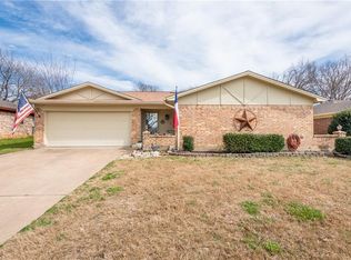 3012 Mossy Oak Ln, Bedford, TX 76021