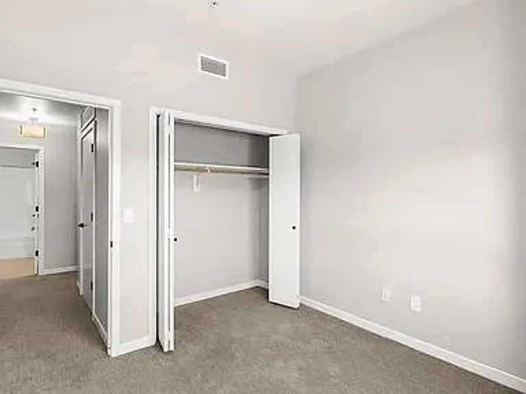 1127 Broadway St NE — Photo 8