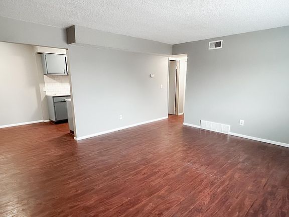 5th image of 1302 S 32nd St #10
