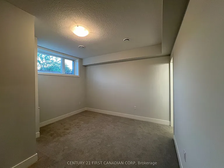 990 Deveron Cres #37 — Photo 17