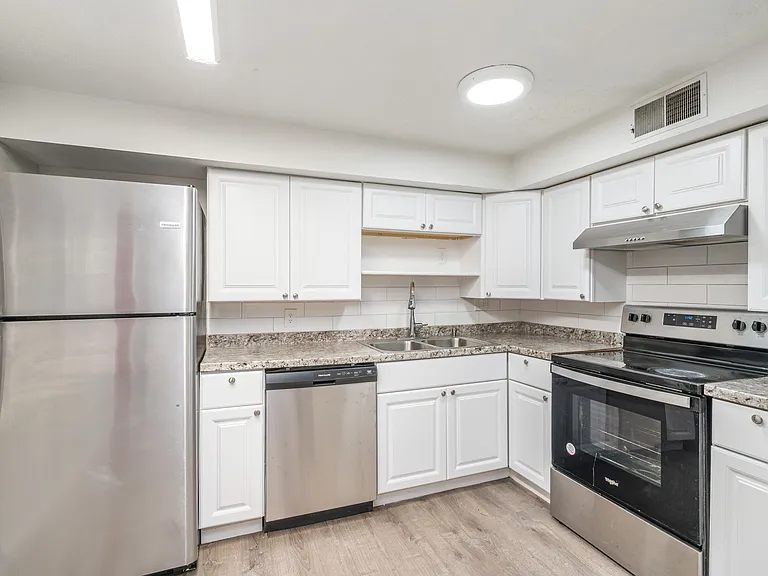 1518 Parkridge Dr #2 — Photo 9