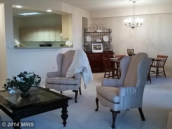 Elegant and spacious, looking onto the River!