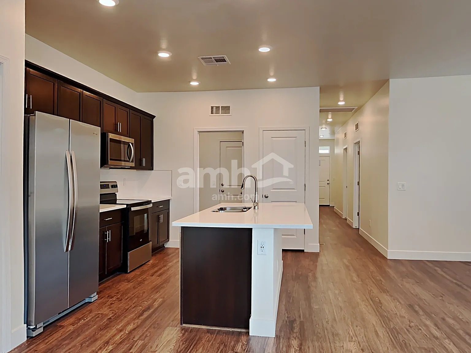 3 bed, 2.0 bath, 1432 sqft, $2,270 — Photo 3