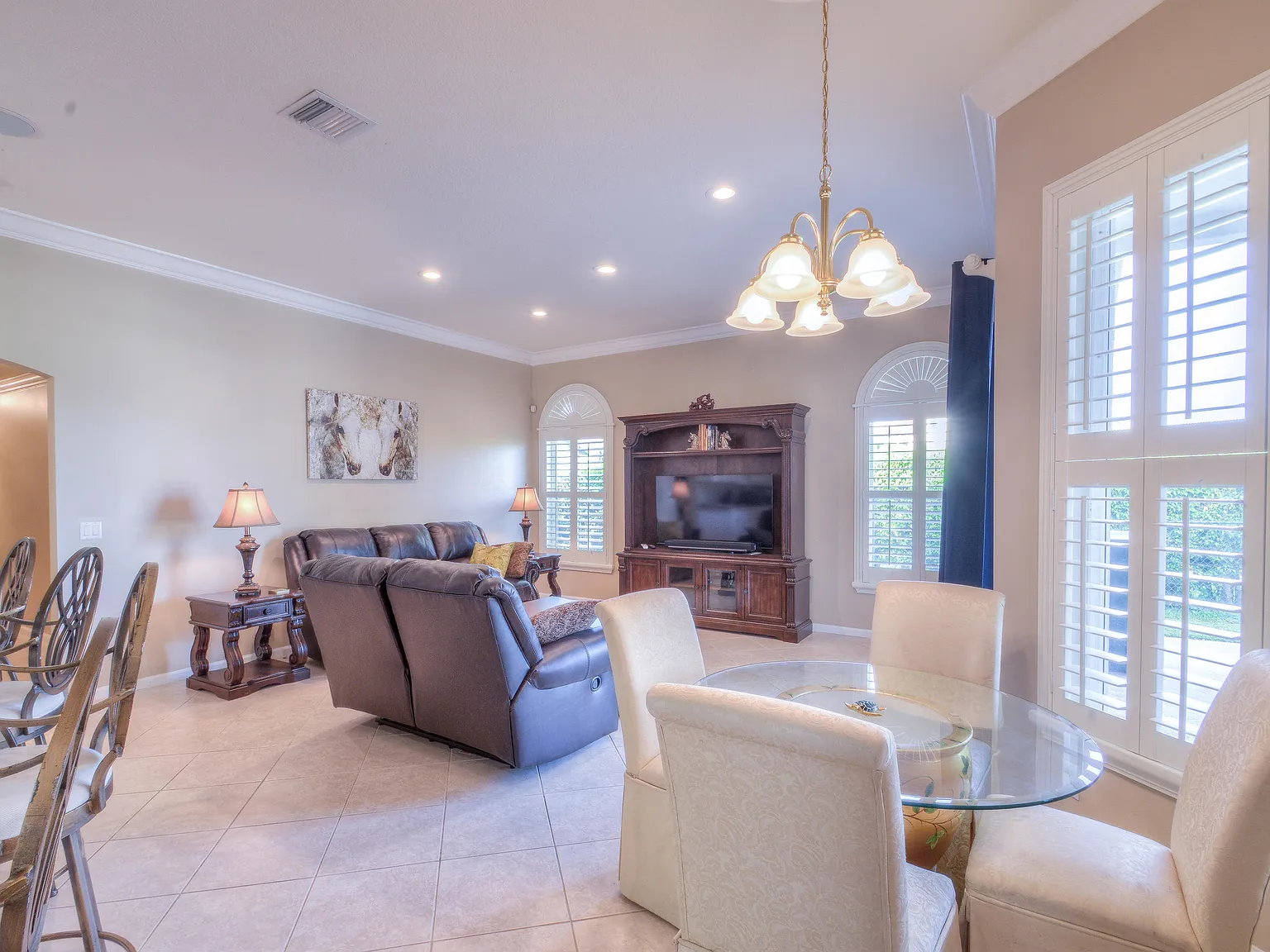 3 bed, 2.0 bath, 2134 sqft, $3,700 — Photo 4