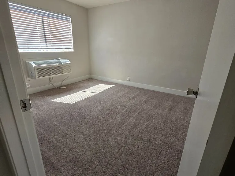1509 E Harmon Ave — Photo 14