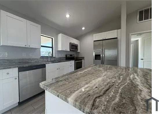 3 bed, 1200 sqft, $1,950 — Photo 3